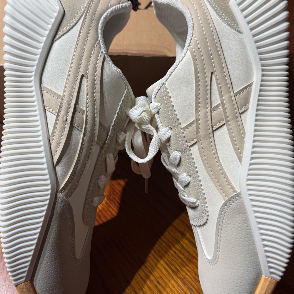 Deflorance NWT Women's Beige and White Sneakers